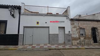 Parking coche en Peñarroya - Pueblonuevo. Cochera con patio y terraza a la venta