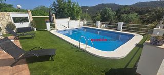 Chalet in Villaharta. Chalet urbano con piscina a la venta