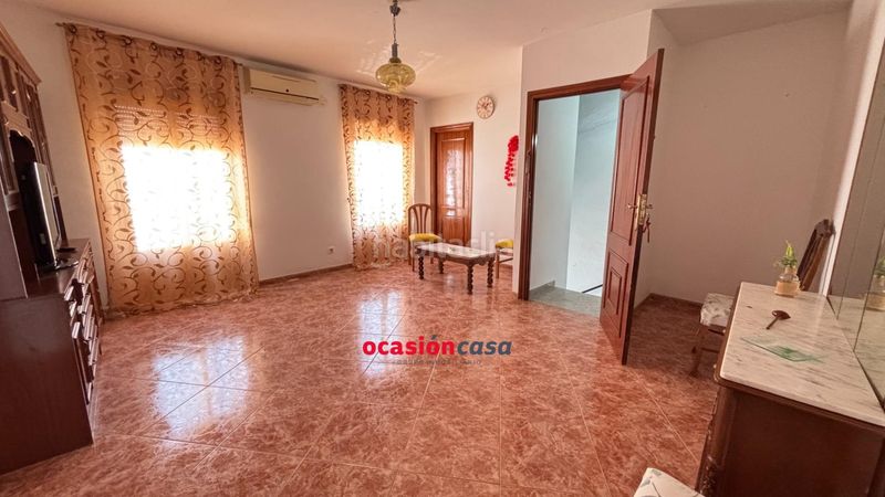 Foto c577251a-6d6e-44f3-af99-0a9e474a5a46. Edificio casa y piso independientes con tejado nuevo en Belmez