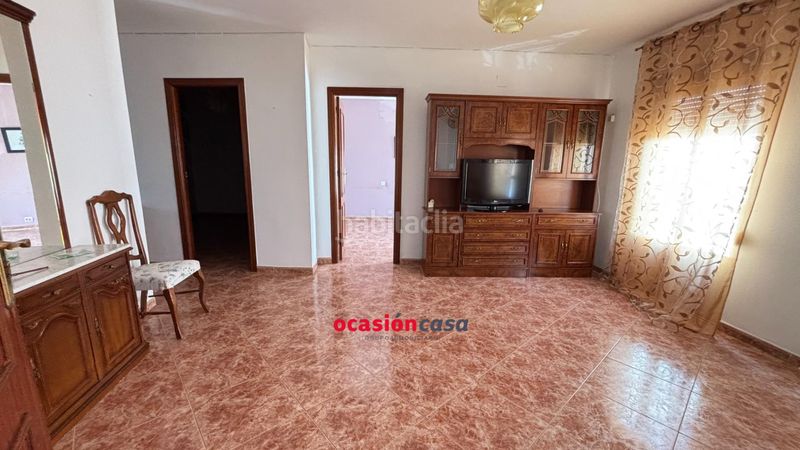 Foto c6c1246e-79a1-42f4-ad57-7f69b37717ff. Edificio casa y piso independientes con tejado nuevo en Belmez