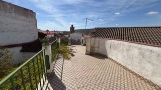 Maison à Espiel. Casa con patio y terraza a la venta