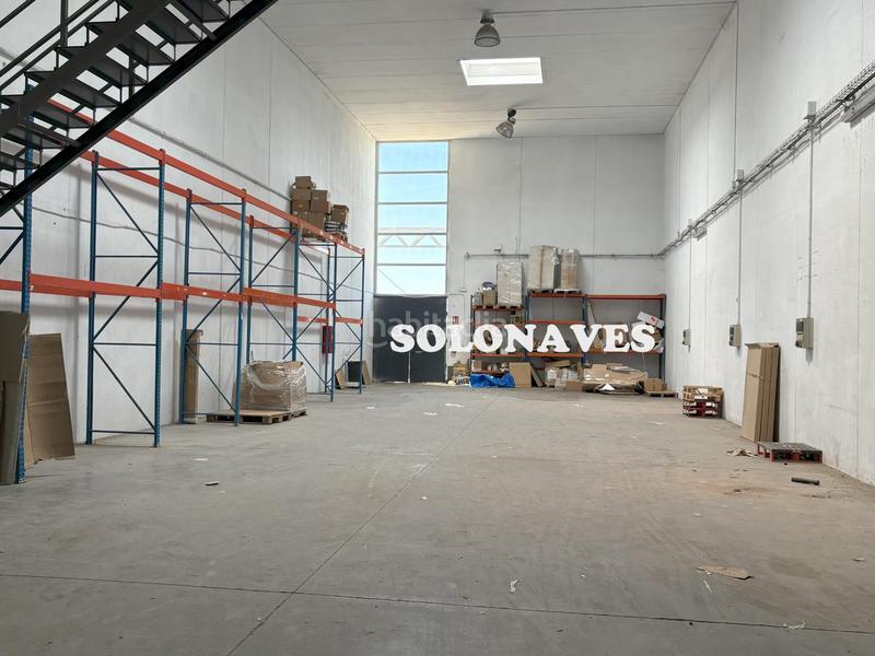 Foto a73acebf-9e51-44b7-981b-b6f52fc1f980. Location bâtiment à usage industriel dans Pinseque