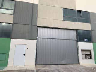 Miete Fabrikhalle in Cartuja Baja. Alquiler de nave en polígono empresarium