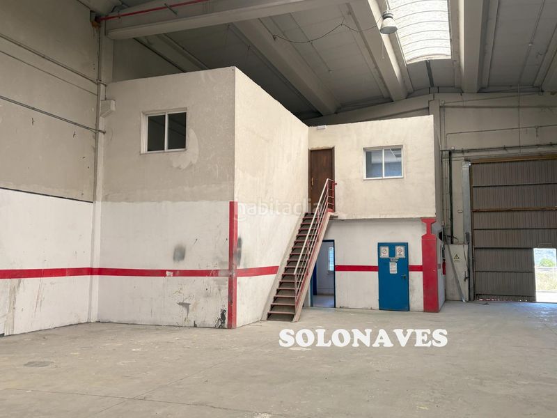 Foto ffe1cf22-0bfc-4360-8ab7-fa6cff8b361d. Lloguer nau industrial a Pinseque