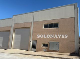 Rent Industrial building in Cuarte de Huerva. Nave en  alquiler valdeconsejo con patio.