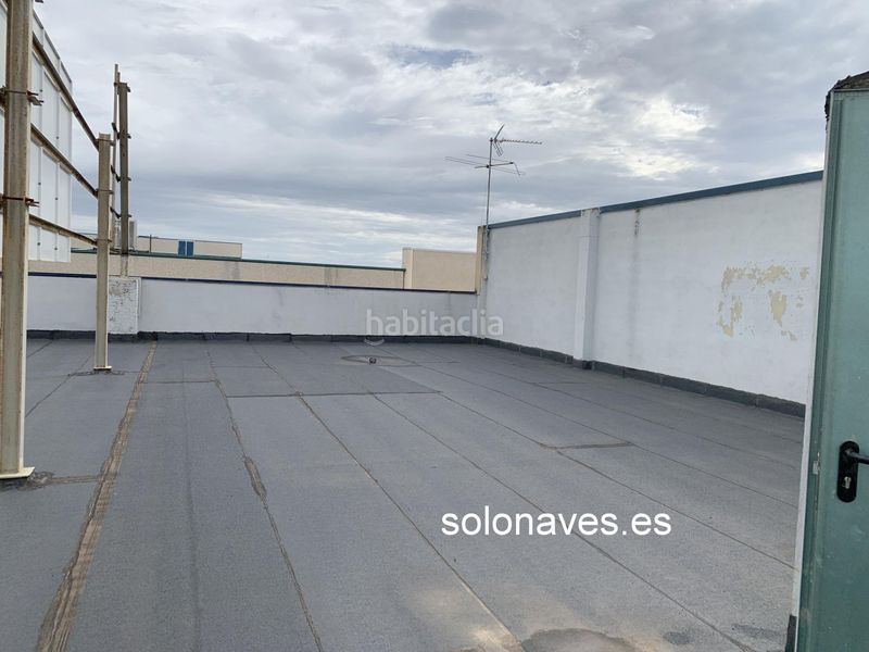 Foto c3ace3b8-b6fa-47c1-b34a-31f916476803. Nau industrial amb calefacció a Avenida Cataluña Zaragoza