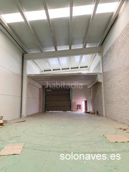 Foto b70b1a46-4c41-418d-8345-67088b5ffd96. Capannone industriale in Cuarte de Huerva