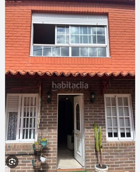 Foto 04f99234-02ad-4536-8409-14276e7ea757. Casa aparellada a Teis Vigo