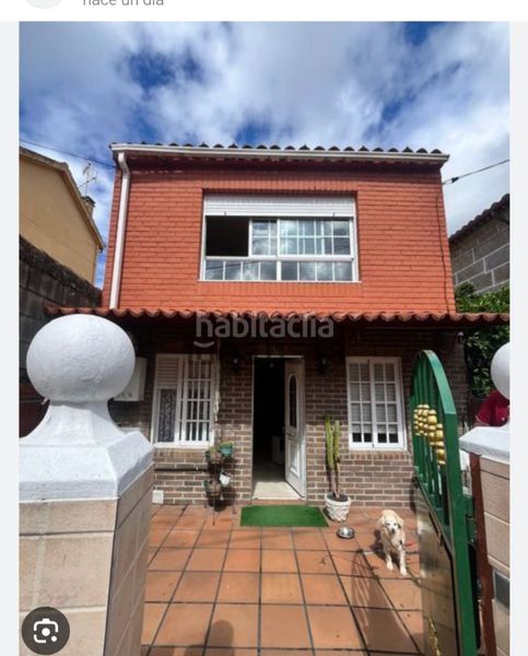 Foto 8aaaed0a-cc11-4972-83cf-f47992efe907. Casa aparellada a Teis Vigo