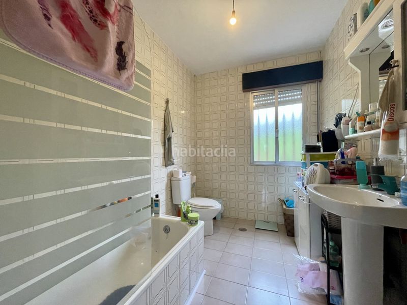 Foto 94dd855b-fe2a-4a1b-b26d-7abd74ab6486. Casa amb aparcament a Grove (O)