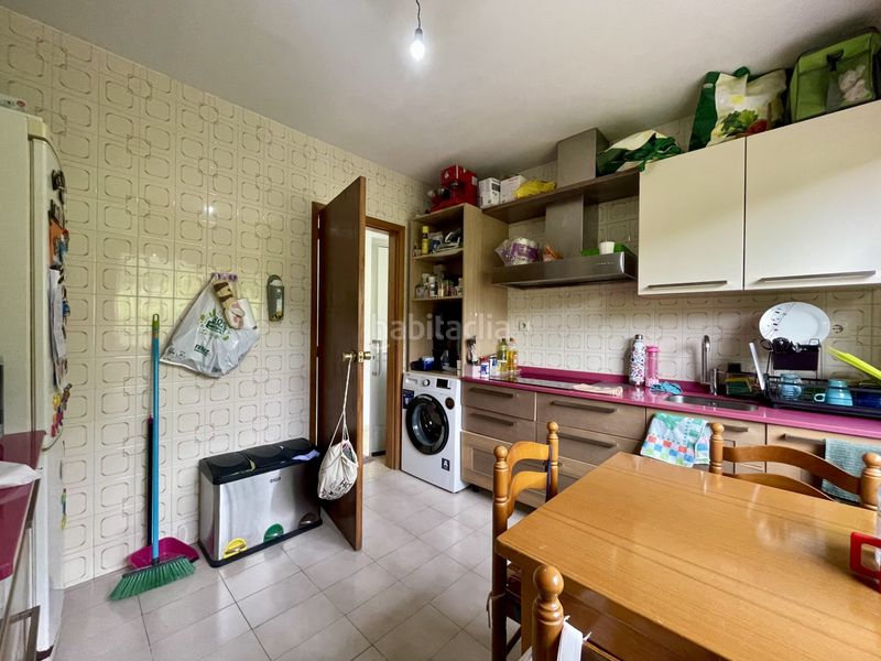 Foto b651ffca-762c-4f12-b826-0a19ede38a7d. Casa amb aparcament a Grove (O)