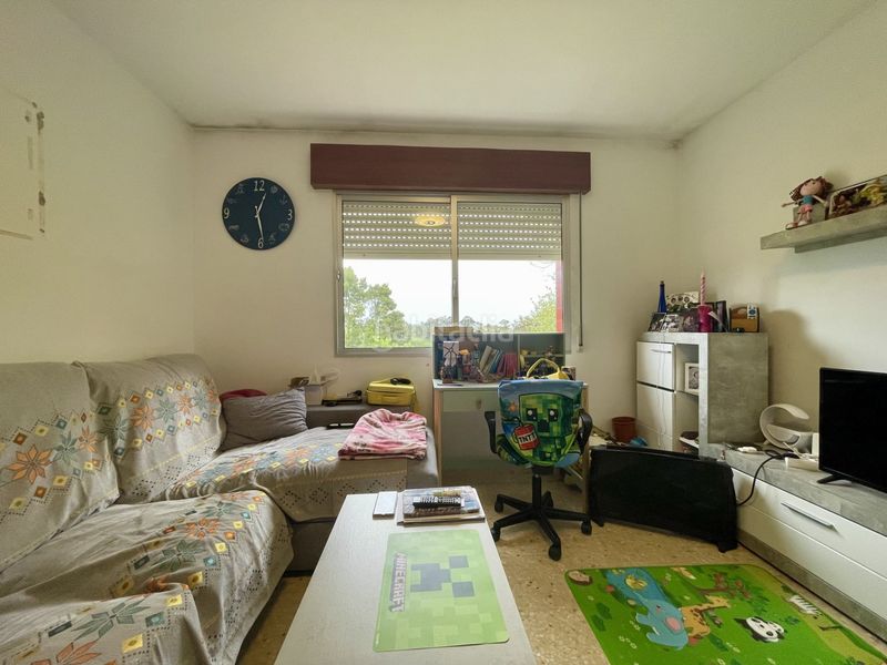 Foto bba0afbf-be0a-451e-b6dd-7cabb23e679c. Casa amb aparcament a Grove (O)