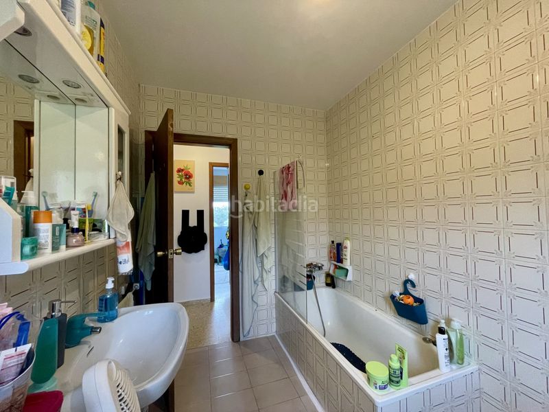 Foto e9054df1-d8d2-4c3f-82a1-544b9e124592. Casa amb aparcament a Grove (O)
