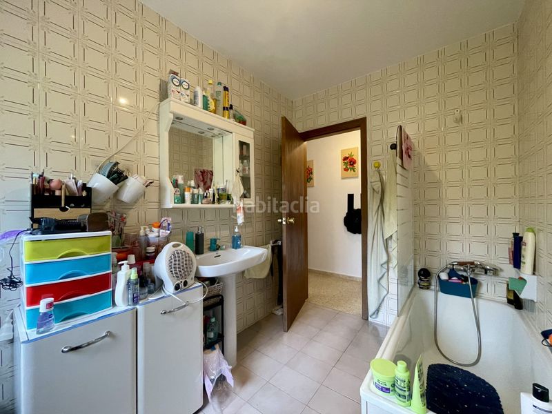 Foto ea07d727-90e0-43c9-8c19-e8366b6ea750. Casa amb aparcament a Grove (O)