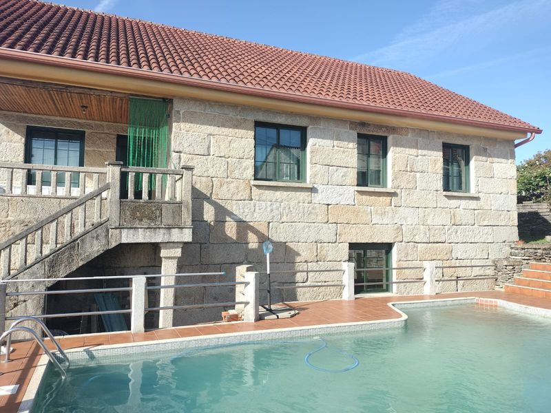 Foto bcc0b8e1-fcbe-45e5-876d-2374e522c3a5. Xalet amb calefacció aparcament piscina a Soutomaior