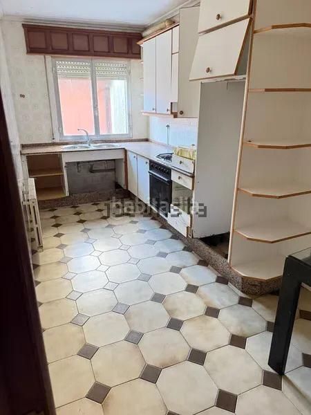 Foto 55305333-6f03-4fa0-ade2-9e9ec8771bb0. Edificio in Grove (O)