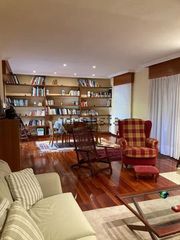 Casa aparellada a Brión. Casa en venta en brión