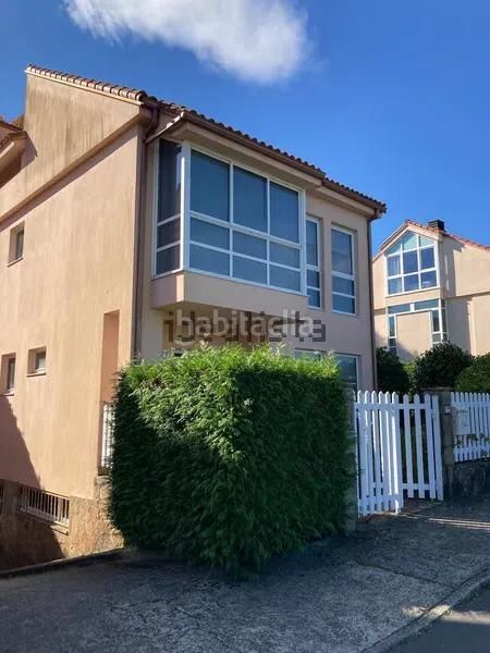 Foto a2c92b59-d7eb-448f-9095-91b18f568a9f. Casa aparellada amb aparcament a Brión