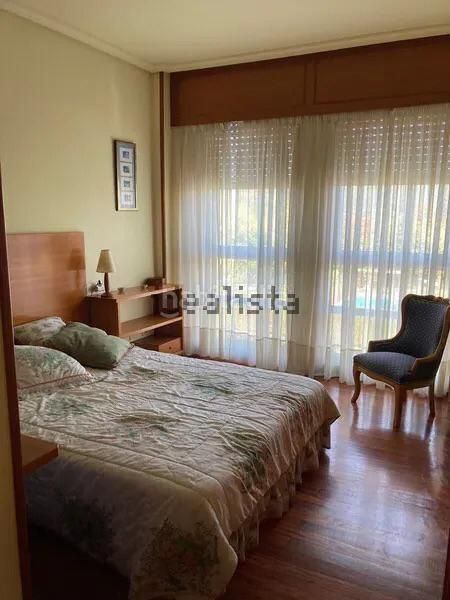 Foto d60778e8-7388-47e5-a612-e3c0b93aedcf. Casa aparellada amb aparcament a Brión