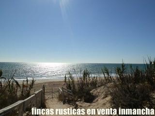 Finca rústica a Centro - La Costilla. Parcela de 8.000 m2 divisible en 2 junto a la playa de rota (cad