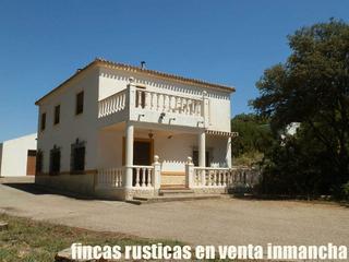 Finca rústica a Almansa. Finca en venta 56 has. recreo caza menor caserío en almansa