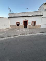 Casa aparellada a Écija. Casa en venta en écija