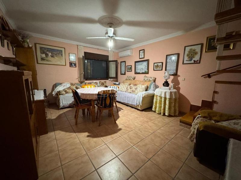 Foto 9a9f9c3c-70d3-4a42-9e50-e44038241b43. Casa aparellada a Écija