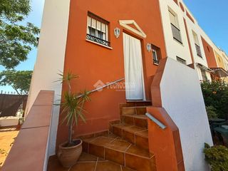 Casa aparellada a Écija. Casa en venta en écija