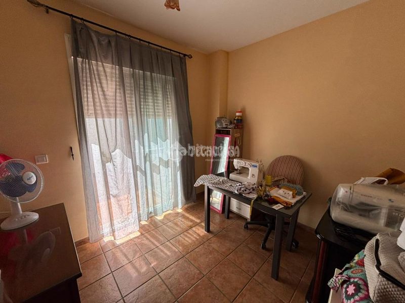 Foto 77550d7c-72bc-4614-a772-d3750fac6108. Casa aparellada a Écija