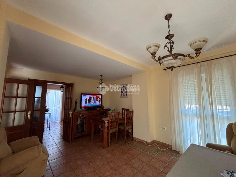 Foto 84e31a62-0476-425a-94f2-f5486c1c1eb9. Casa aparellada a Écija