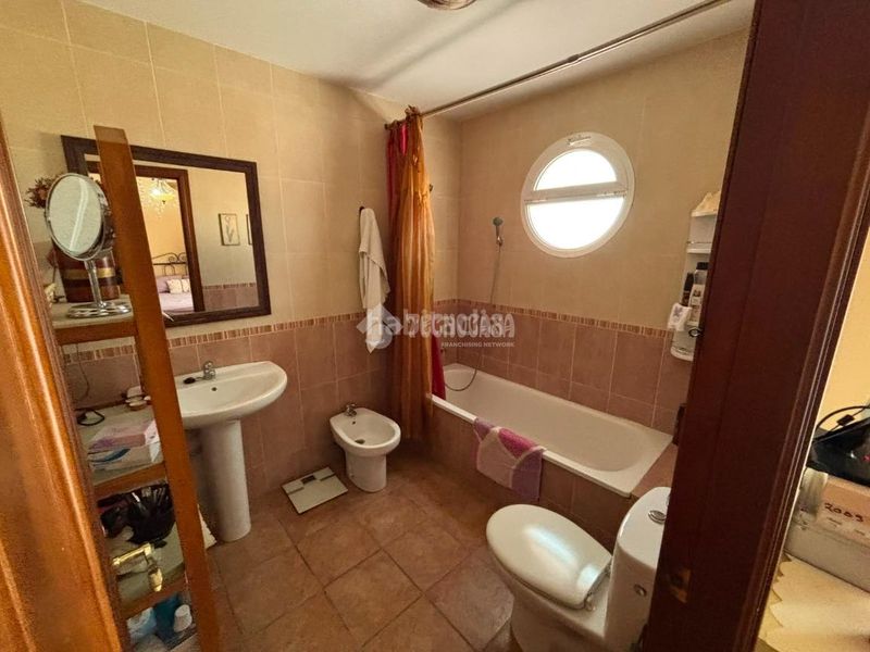 Foto c9be2ad4-3038-4a1f-b855-4867da6d16af. Casa aparellada a Écija