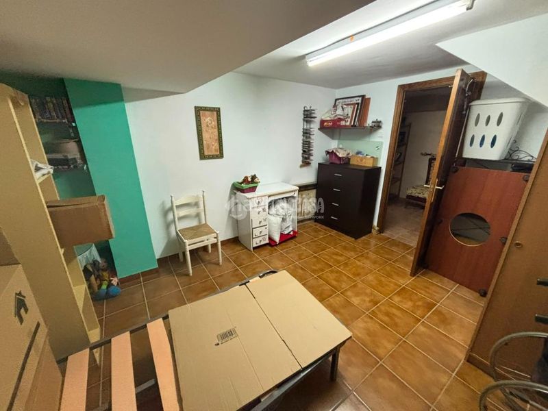 Foto fa7ed830-21e4-483c-a6f8-fe831f3a0377. Casa aparellada a Écija