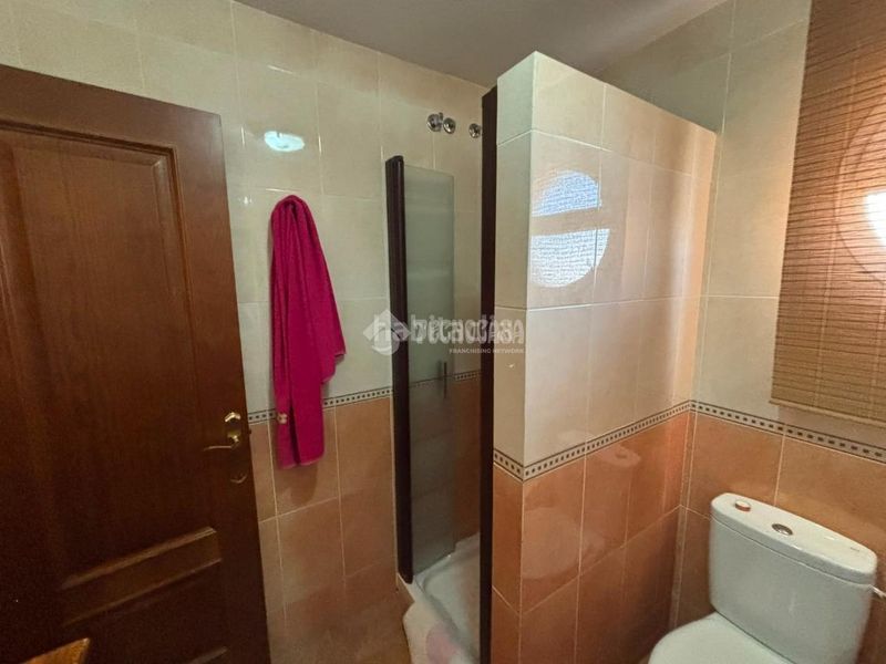 Foto fc84a1ef-ae09-4ba2-aadf-f2c4a284e32a. Casa aparellada a Écija