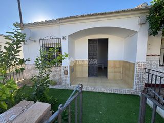 Casa aparellada a Écija. Casa en venta en écija
