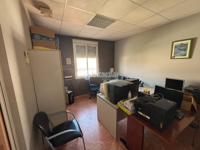 Foto b3b9d200-c2b1-432c-8156-59eda4418b26. Casa aparellada a Écija
