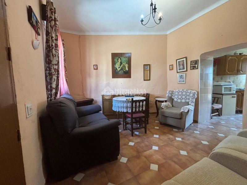 Foto 47a1d51a-f7e8-45af-ae99-d9f456c16024. Casa aparellada a Écija