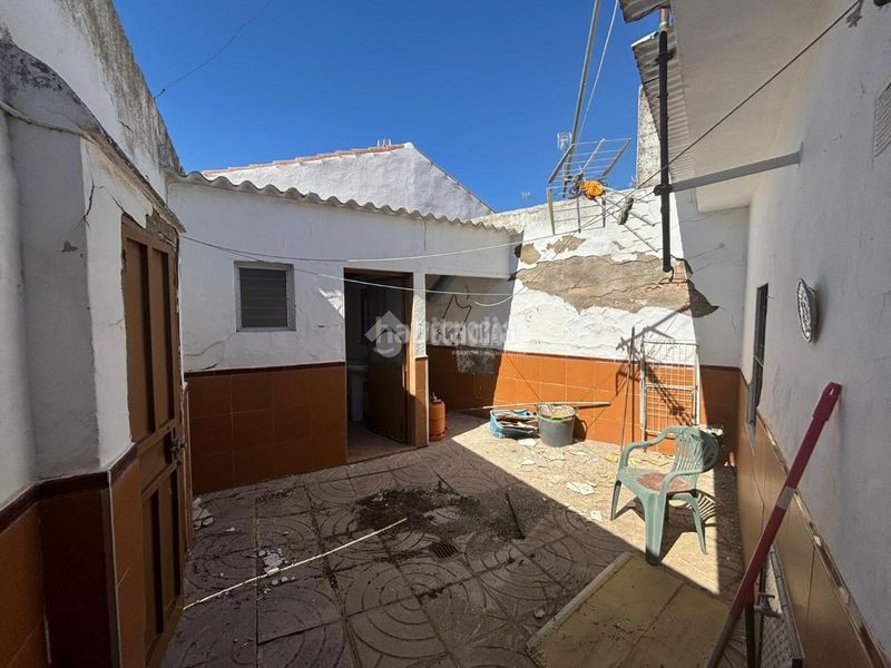 Foto 97203cf0-ef04-4858-9e91-4c84bc8b3331. Casa aparellada a Écija