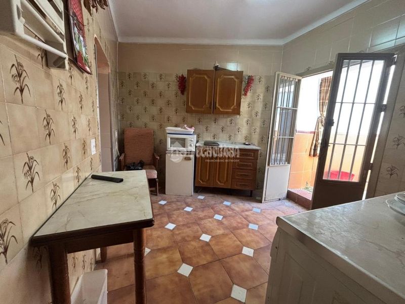 Foto b1f87660-203c-42d8-abf4-2da364905d43. Casa aparellada a Écija