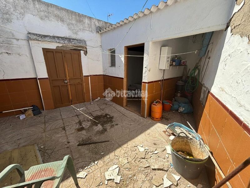 Foto ce10d317-e146-4f1d-bdd8-dcf32024b229. Casa aparellada a Écija