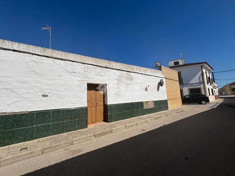 Foto e1fba2f6-f7ac-4270-aa93-3d26a0e2b7f2. Casa aparellada a Écija