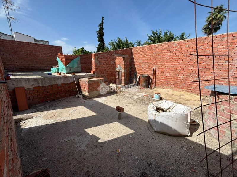 Foto aa10a45e-001c-49b2-8fbc-855bfa05732a. Casa aparellada a Écija