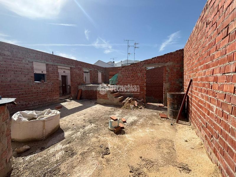 Foto b7686822-552b-4e8f-93f6-0c60442aae3a. Casa aparellada a Écija