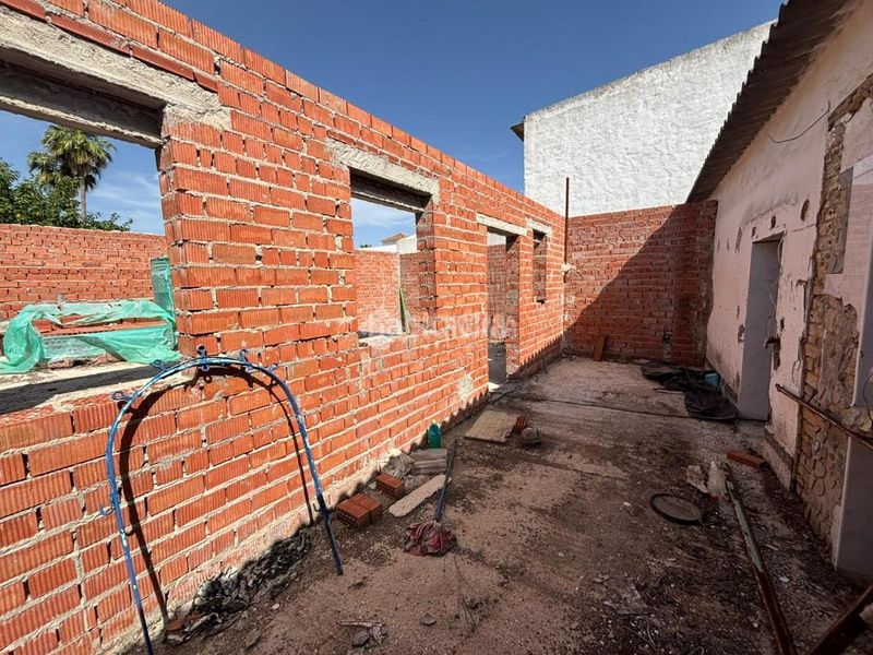 Foto f9066918-d243-4b4b-a992-e7bc5e8bb1c9. Casa aparellada a Écija