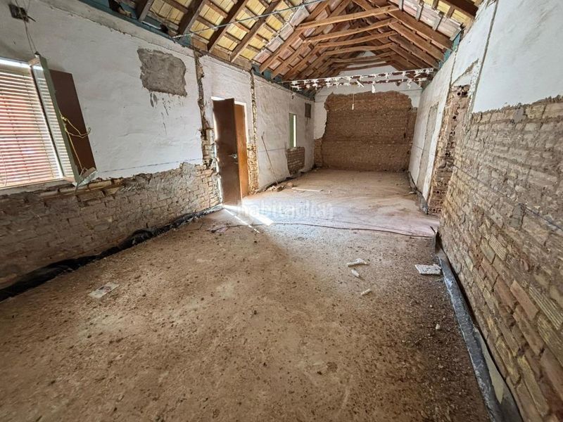 Foto fa4e69c8-7c77-42e9-8a29-b636fbd9f78a. Casa aparellada a Écija