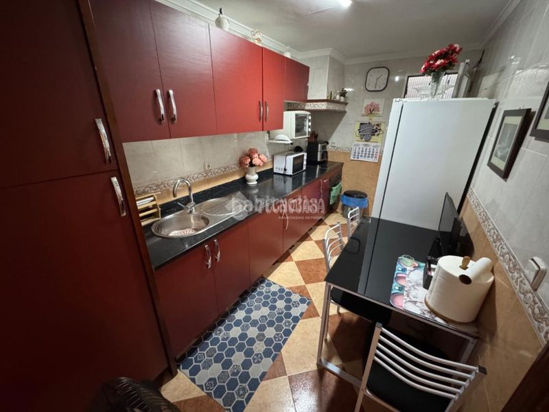 Foto a092e843-bbd8-4251-8e9d-f61c8f974c73. Casa aparellada a Écija