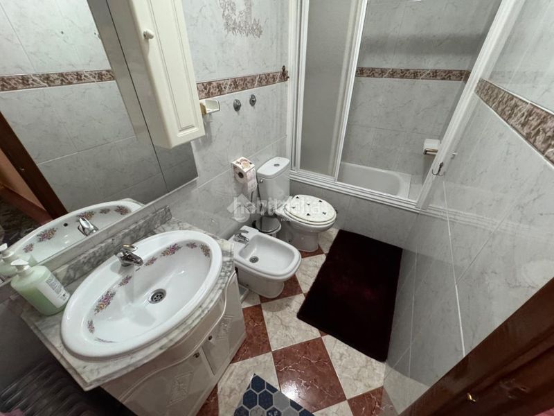 Foto a43107c6-8dc2-46fc-bef8-3a1d427891cb. Casa aparellada a Écija