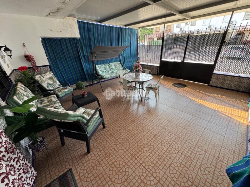 Foto a522bb27-5cd1-413c-8dba-7eb93ad176ec. Casa aparellada a Écija