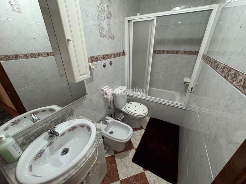 Foto b1c1a18e-f6fa-441b-98d8-096b498f86bc. Casa aparellada a Écija
