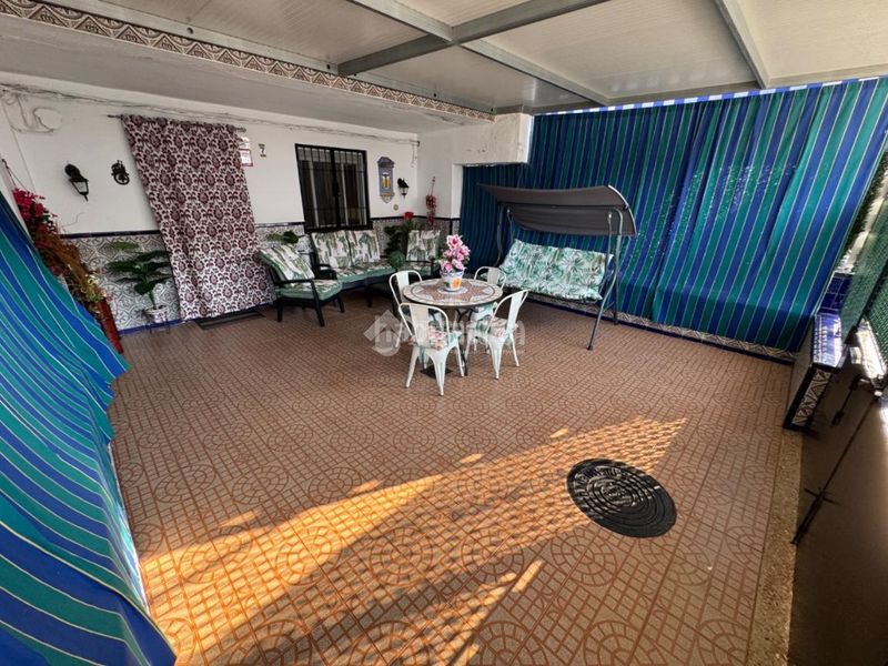 Foto d5b02fb9-e555-4a09-9677-f87e70cb20a7. Casa aparellada a Écija