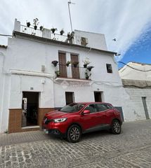 Casa aparellada a Écija. Casa en venta en écija